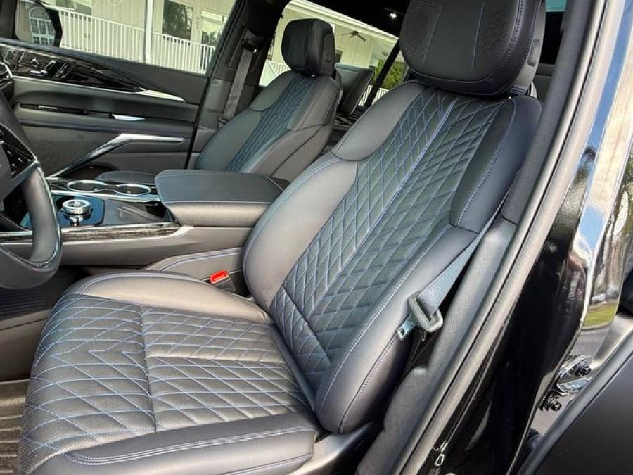 Cadillac Escalade  IQ EV Luxury 